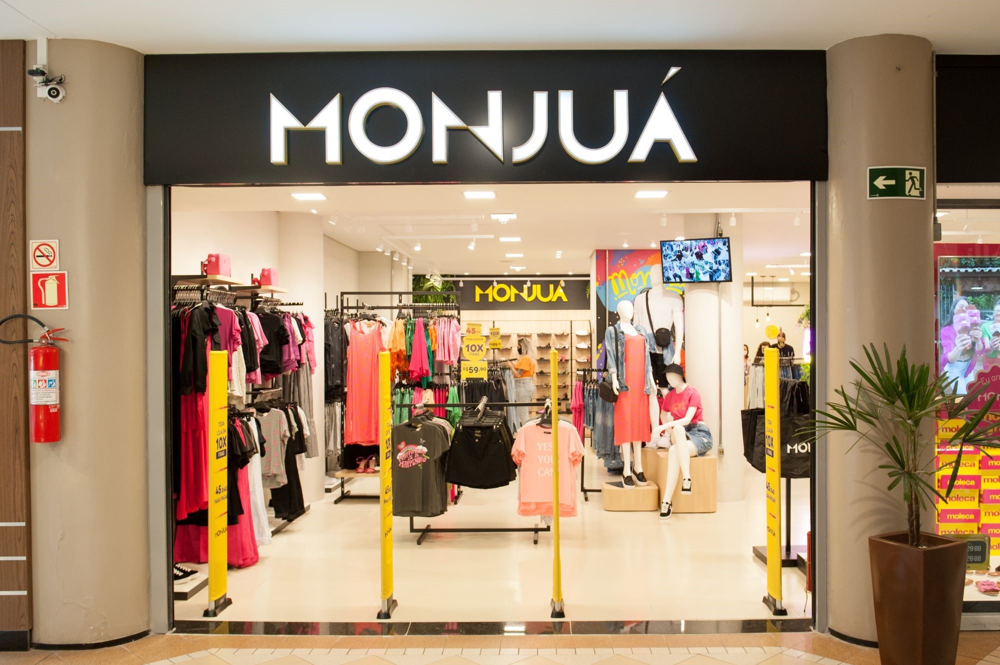 Service Assistant, Shop Cashier, Cleaning Assistant, Shop Saleswoman and much more at Monjuá Company