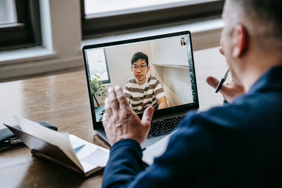 ¿Cómo puede un profesor ganar dinero por Internet?